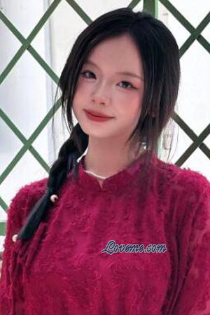 228406 - Thai Thao Huong Age: 19 - Vietnam
